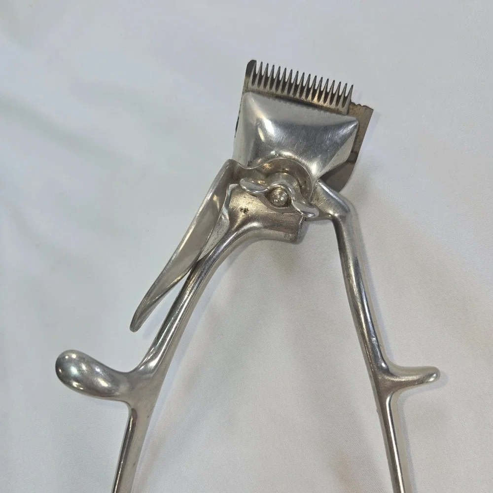 Vintage Oster No. 000 Guide Grip Manual Hair Trimmer Barber Clipper with Box